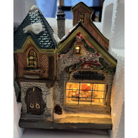porcelain Santa’s Workshopwith lights inside,  Power Cord, Bulb And Glass Window - Picture 1 of 8